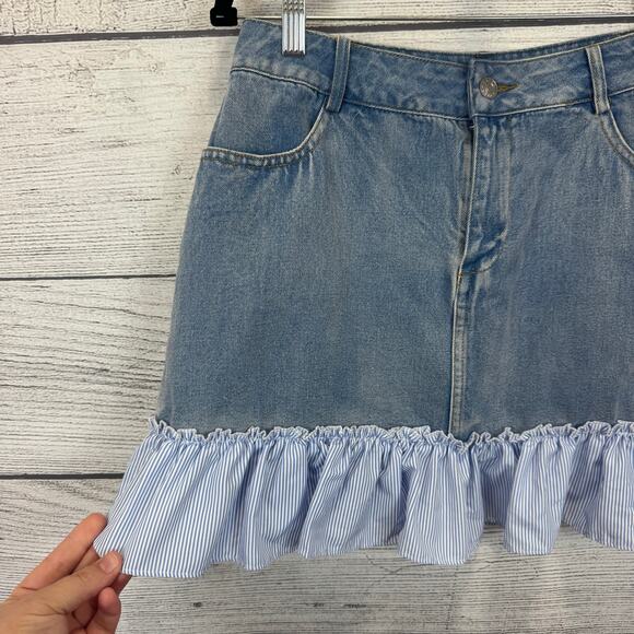 English Factory Women's Jean Ruffle Hem Mini Skirt Size Medium - Picture 2 of 5